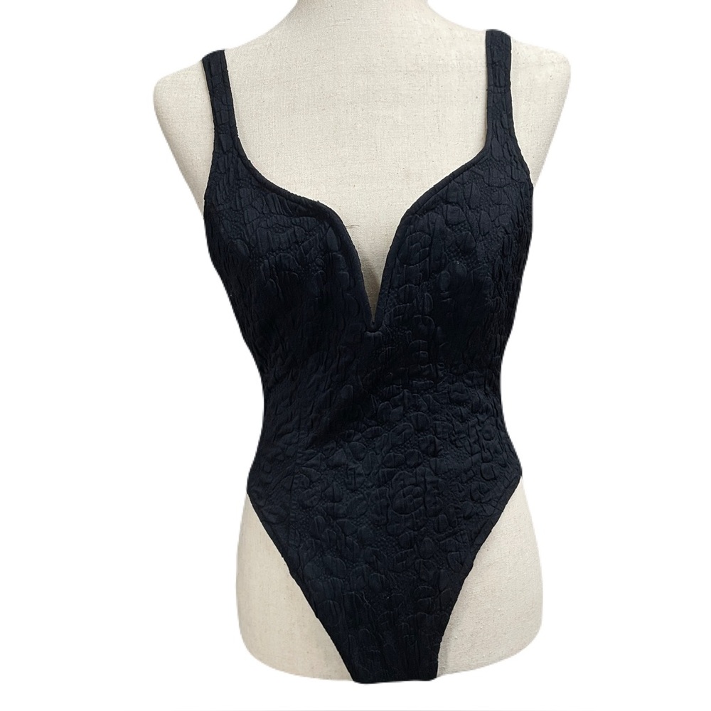 Citrus Black One‎ Piece Deep V-neck Bathingsuit No size Resortwear Vacation